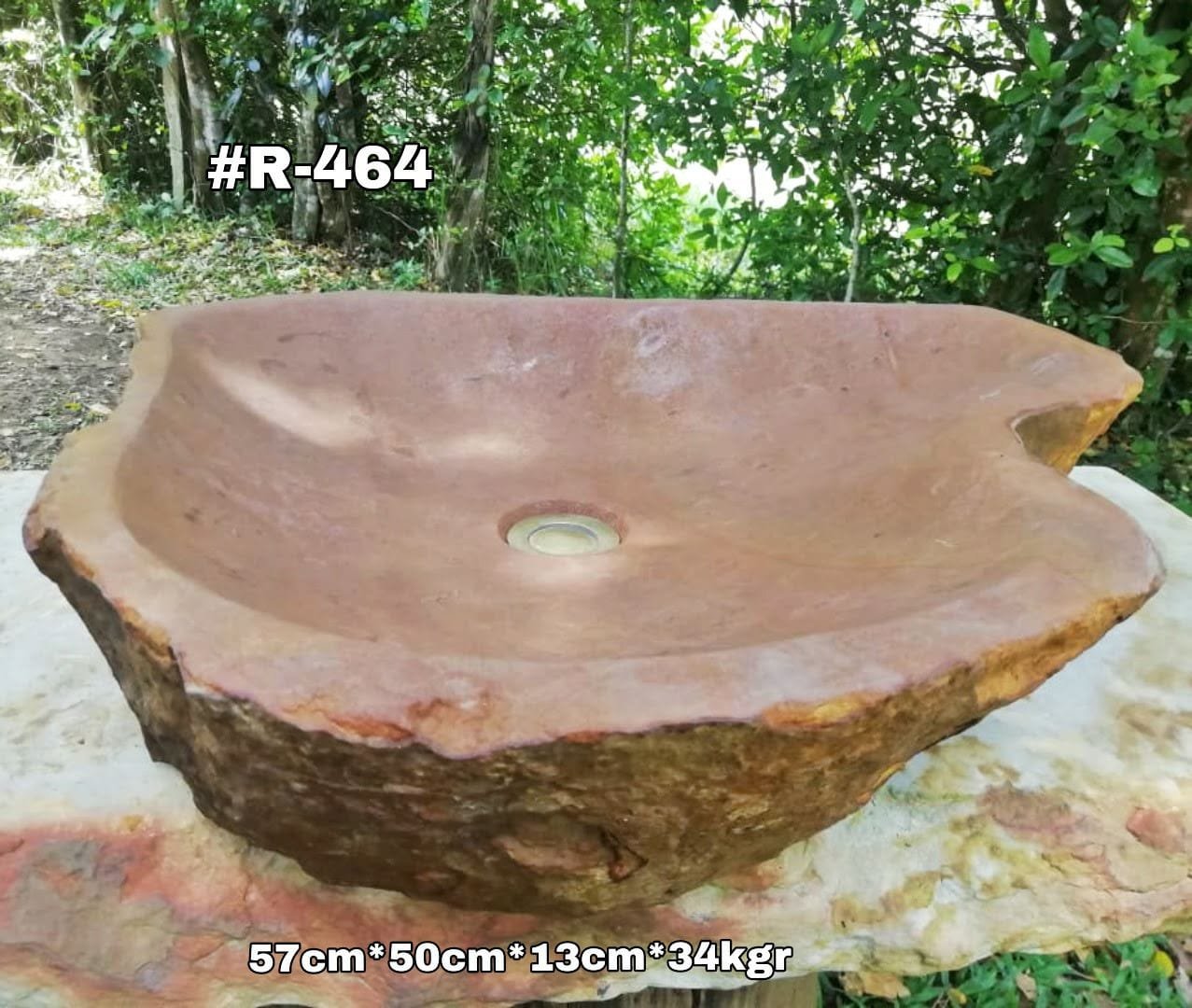 Lavamanos en piedra rústico de montaña, exterior natural, color cafe ocre