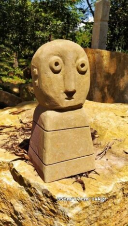 Sacerdote Mayor, Escultura en Piedra