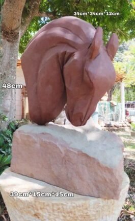 Reciedumbre, Escultura en piedra de Caballo