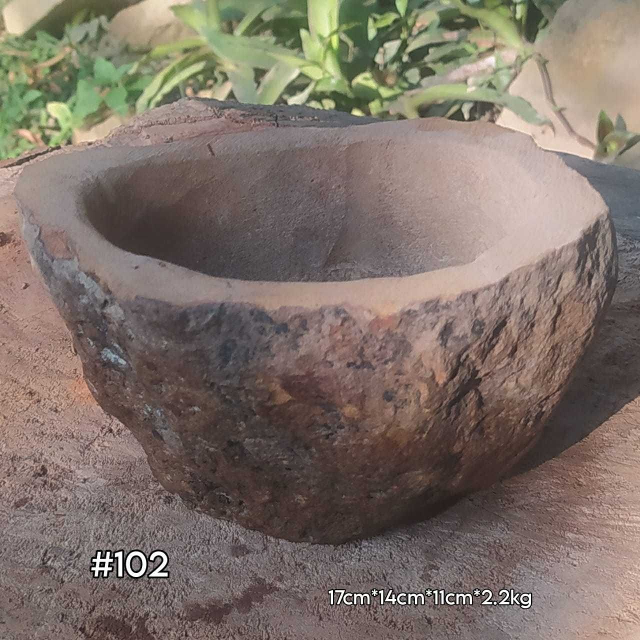 Pila rústica en piedra, cueco en piedra