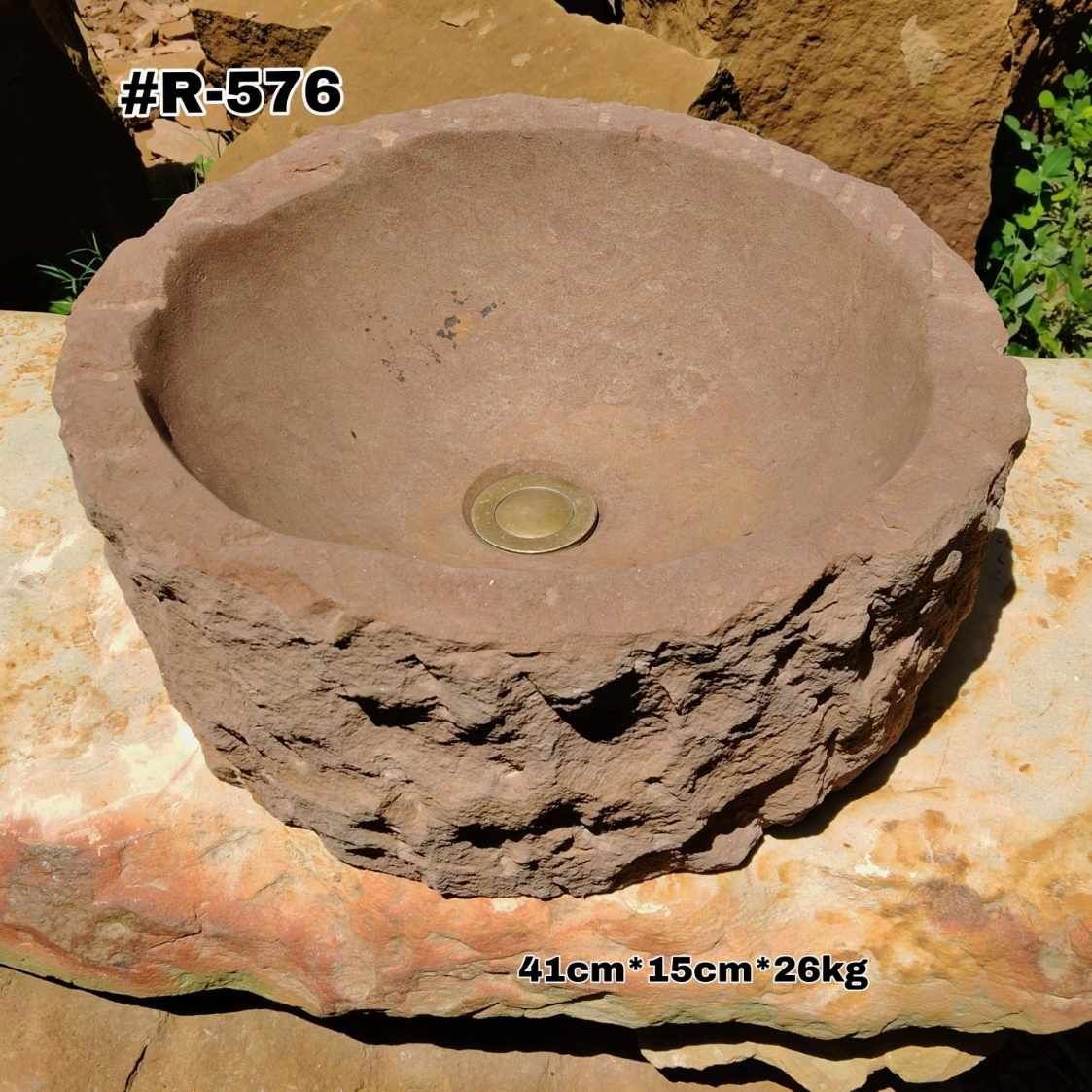 lavamanos en piedra arenisca color rojo ocre. Piedras Ocres