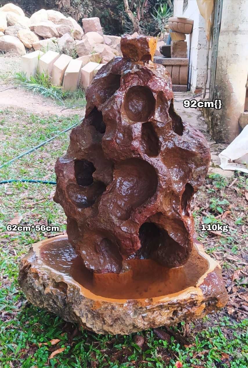 Fuente en piedra rustica