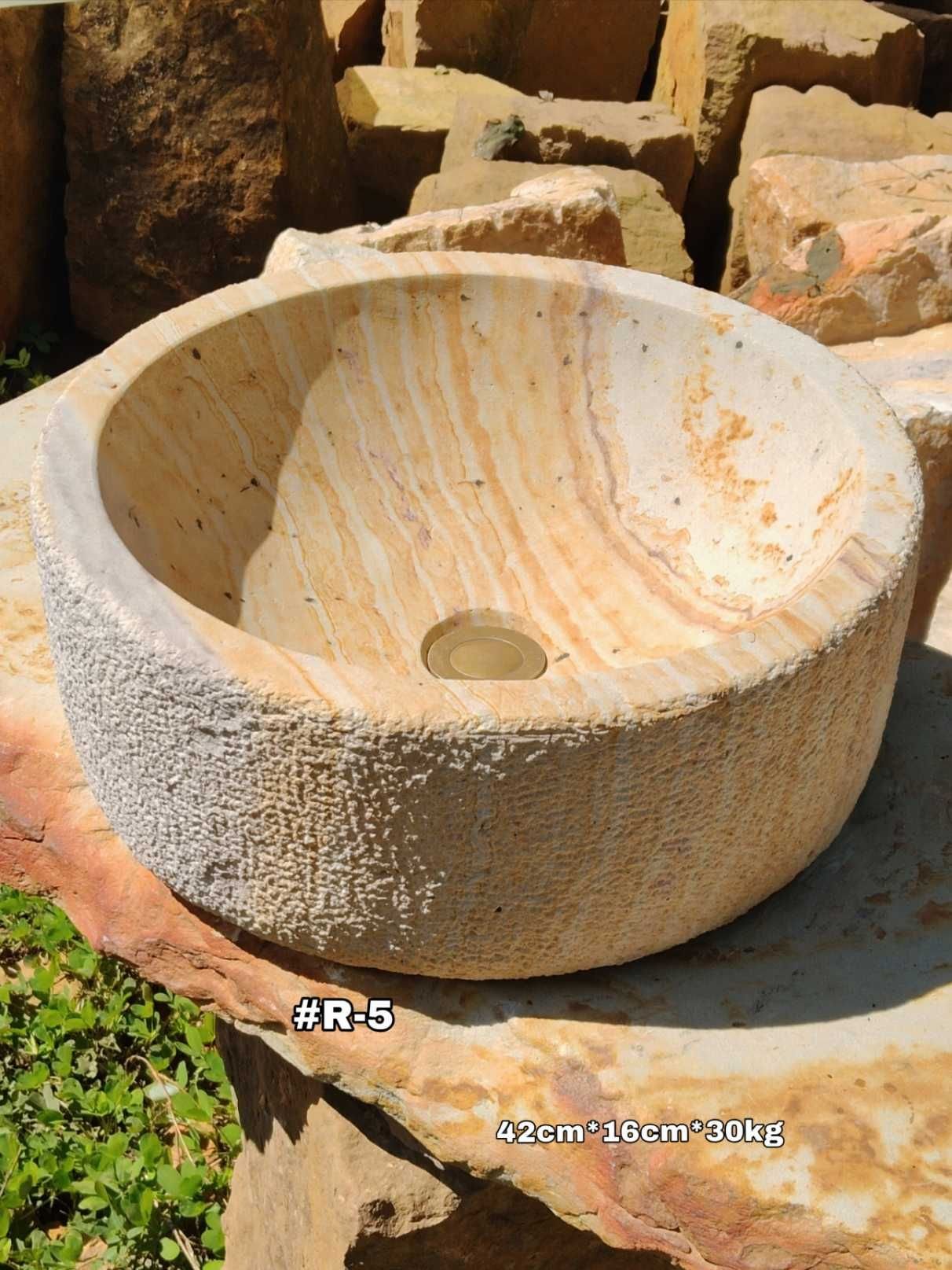 Lavamanos en piedra redondo