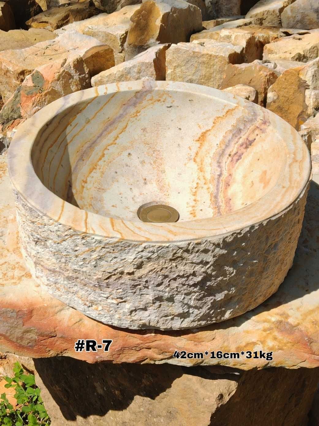 Lavamanos en piedra redondo