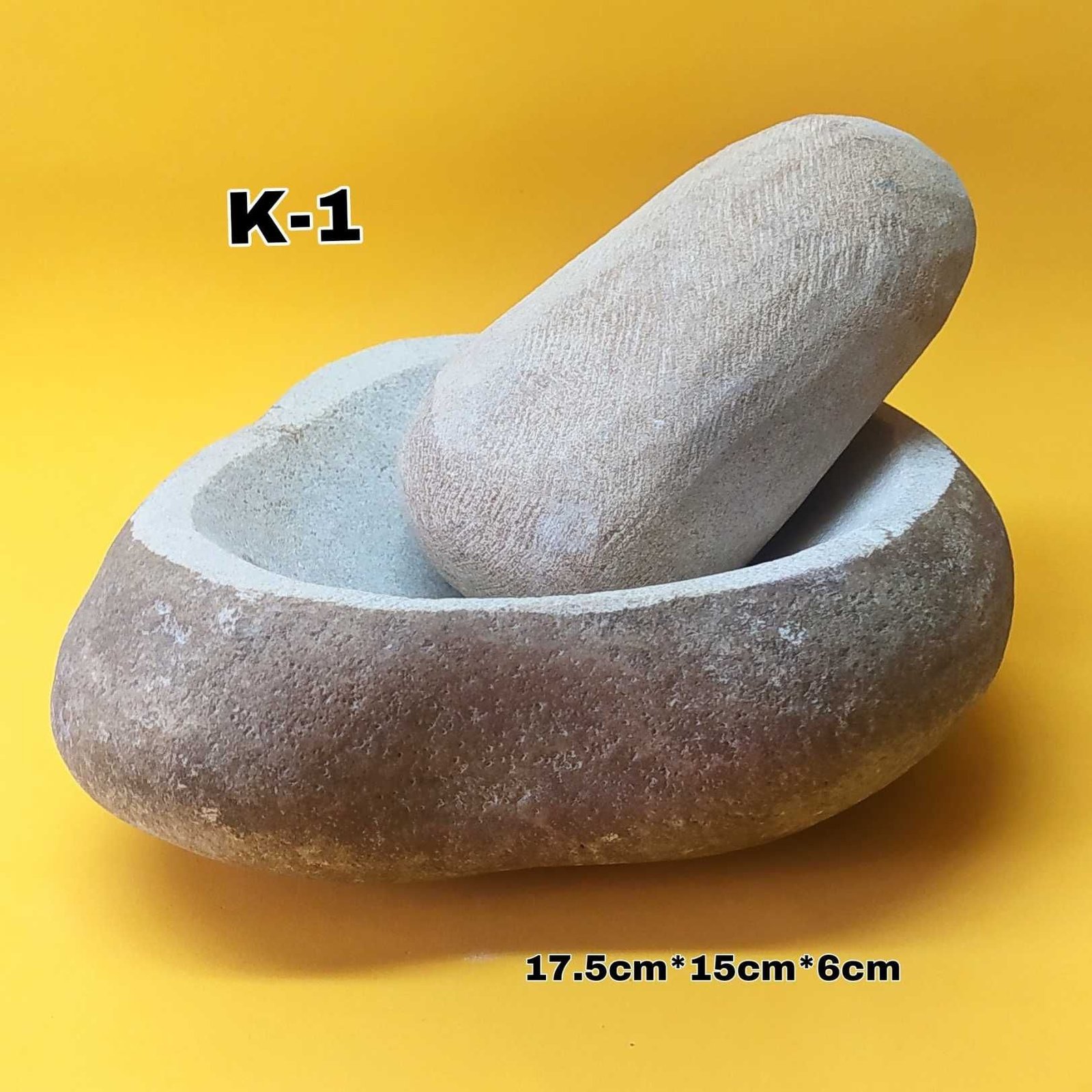 Mortero en piedra de río