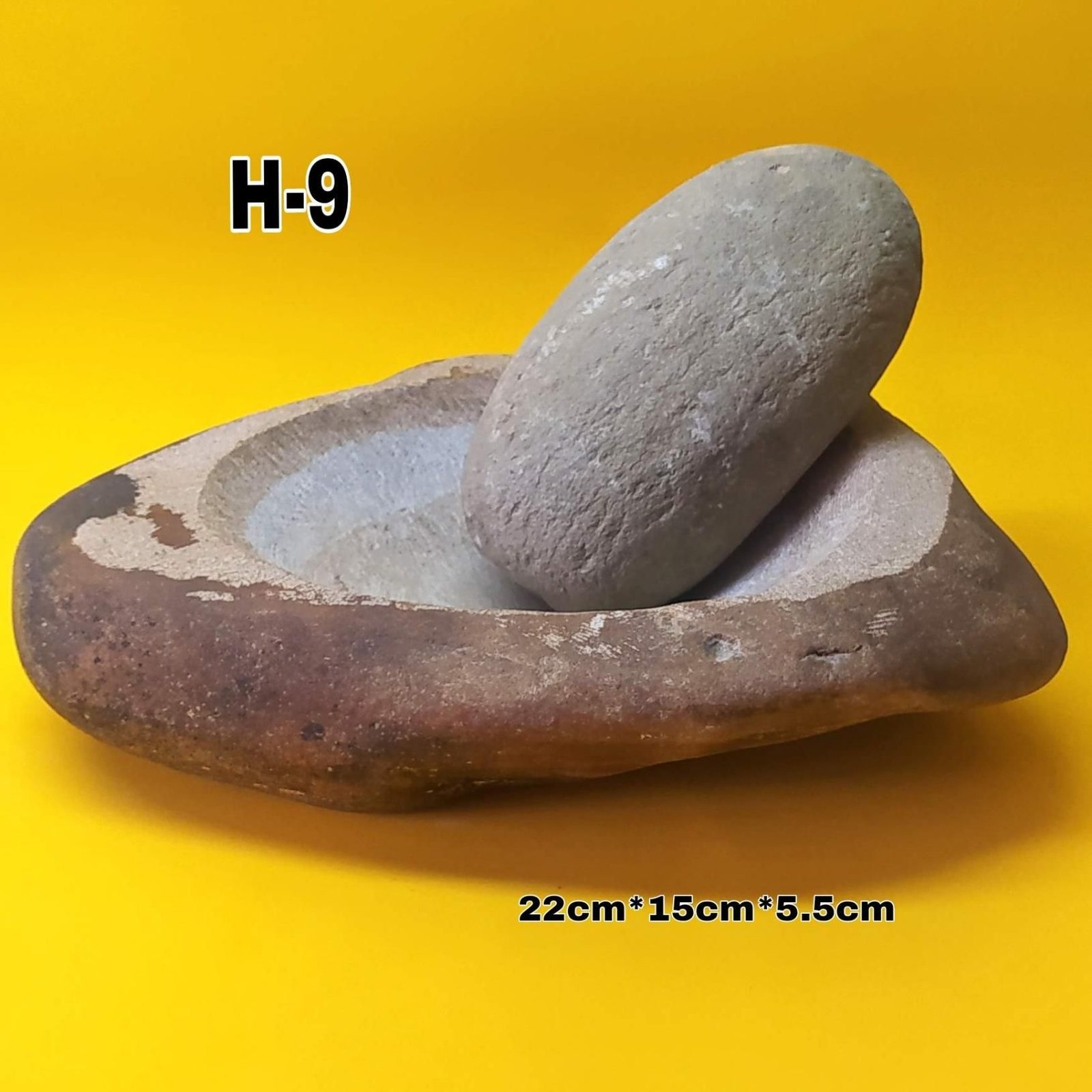 Mortero en piedra de río