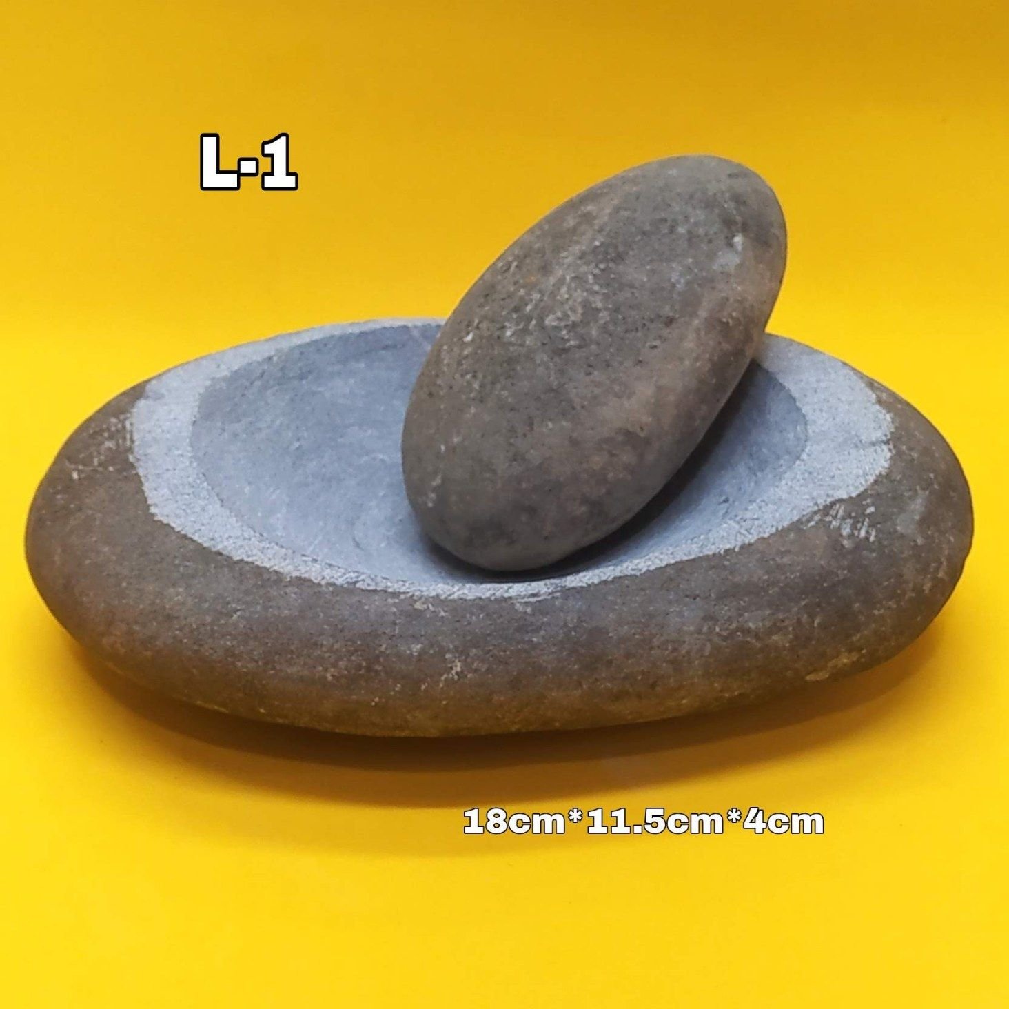 Mortero en piedra de río