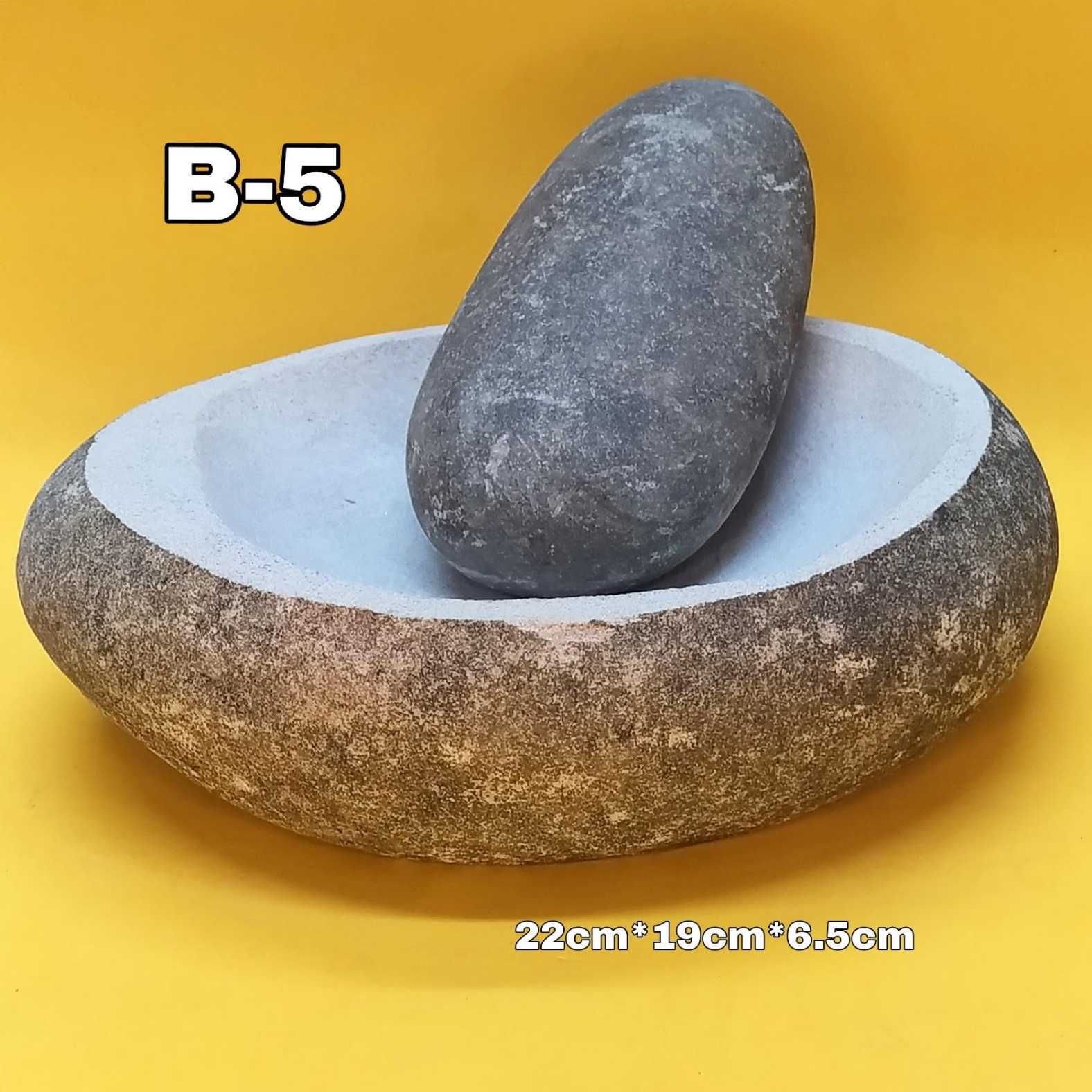 Mortero en piedra de río