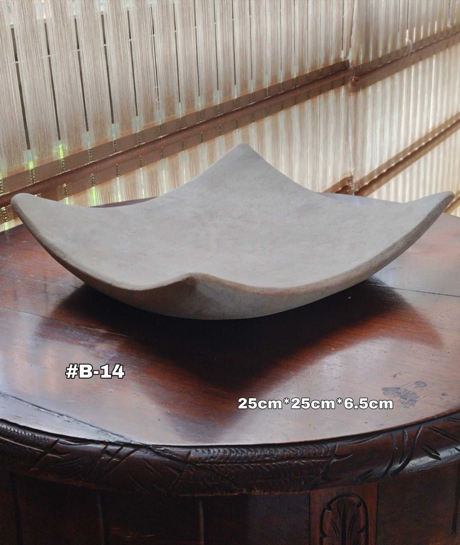 Bandejas y platos en piedra