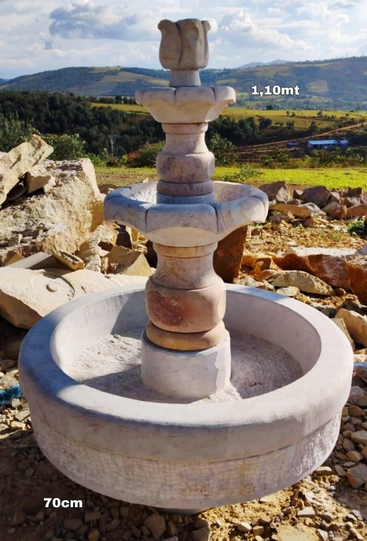 Fuente en piedra clásica