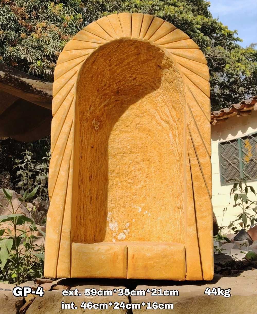 Gruta en piedra pulida