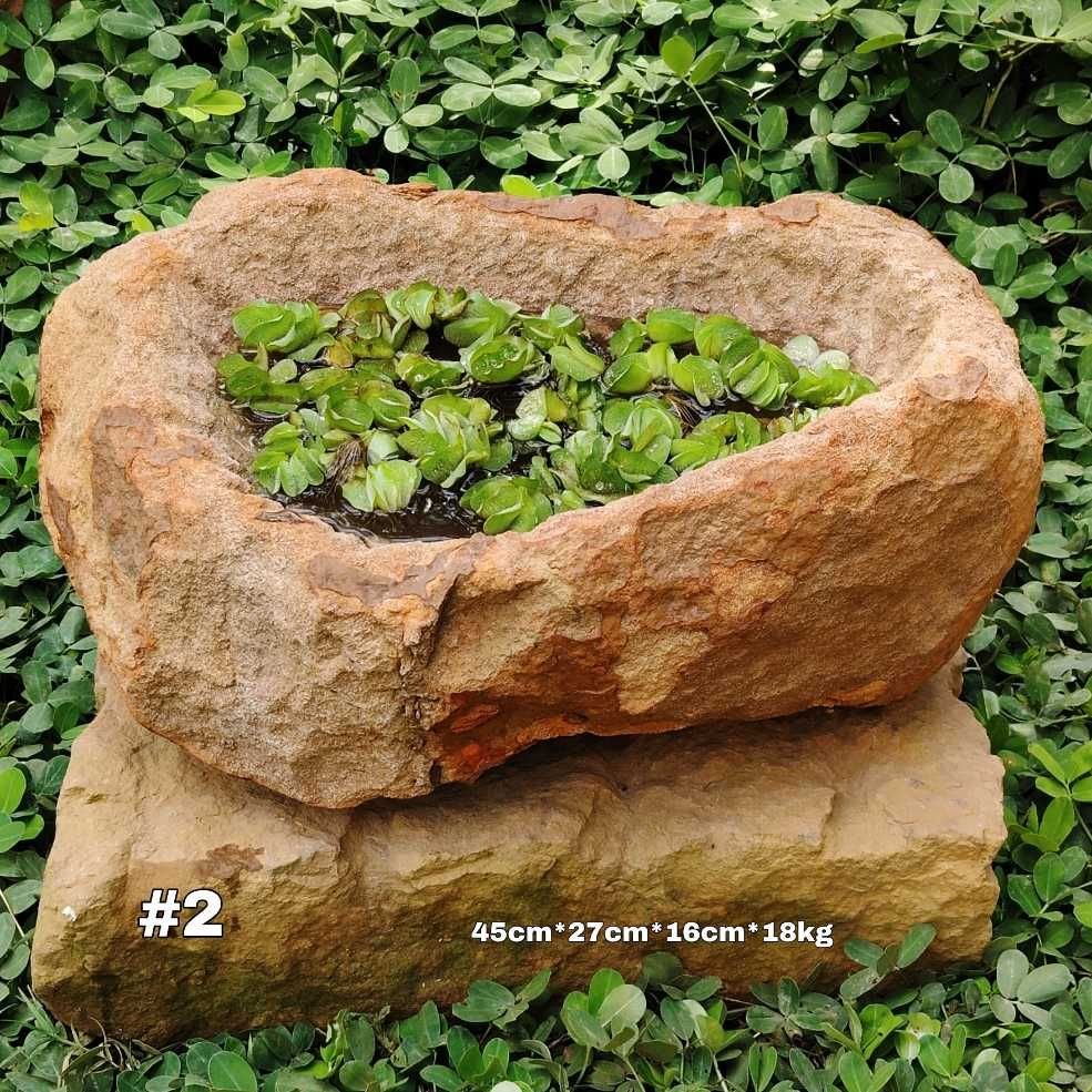 Pila rústica en piedra