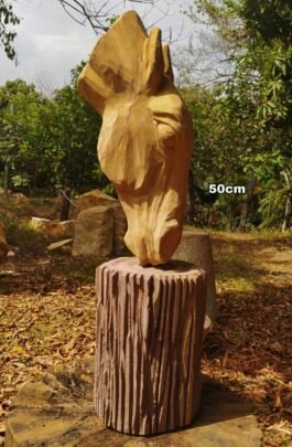 Caballo bebiendo, Escultura en Piedra