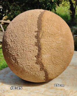 Esfera en piedra escultural