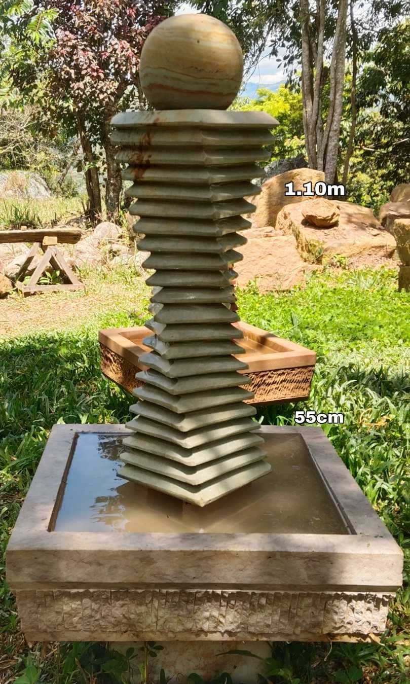 Fuente en piedra en espiral