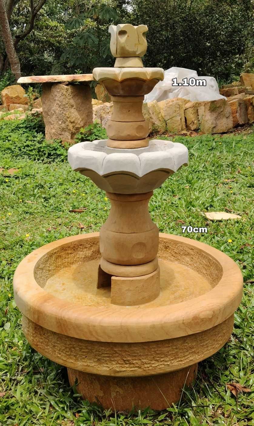 Fuente en piedra colonial