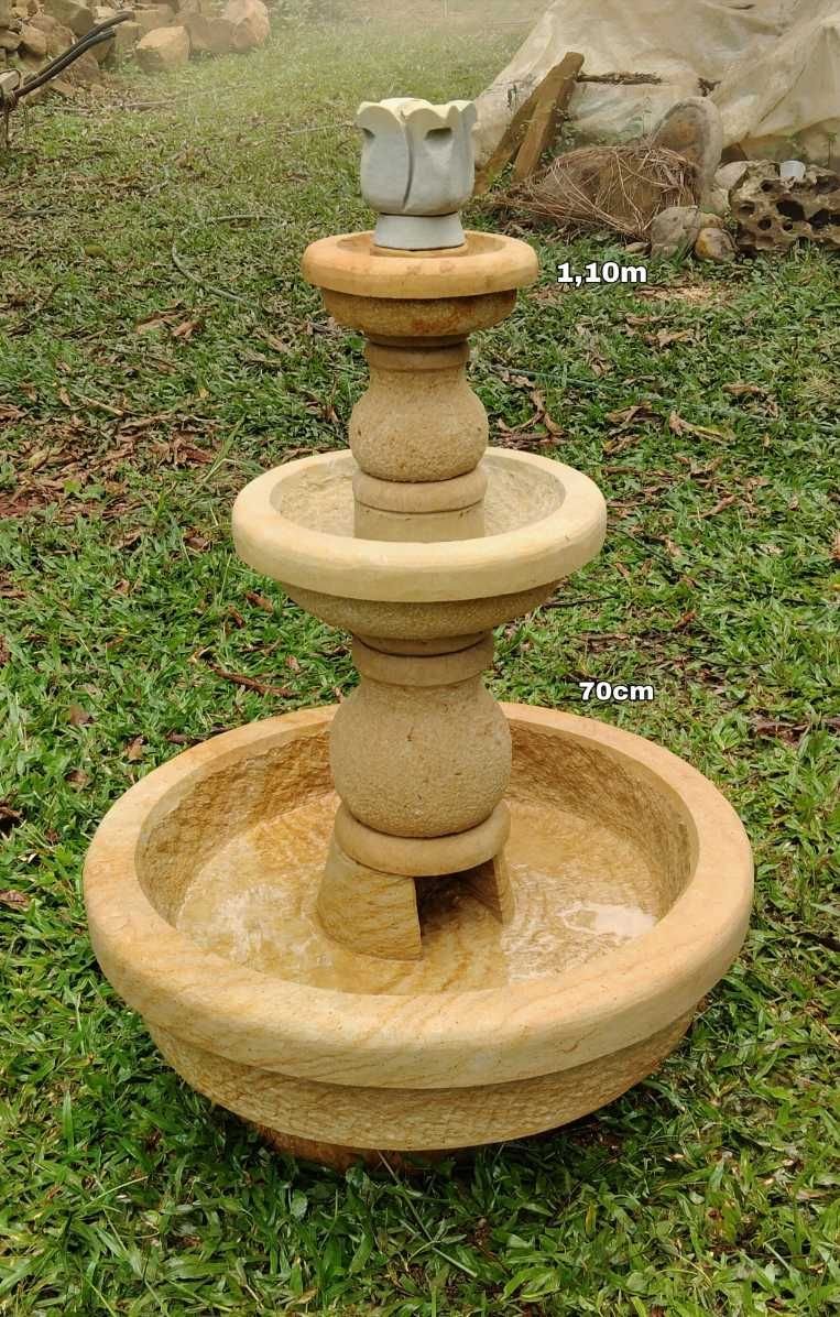 Fuente en piedra colonial