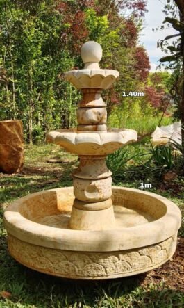 Fuente en piedra colonial