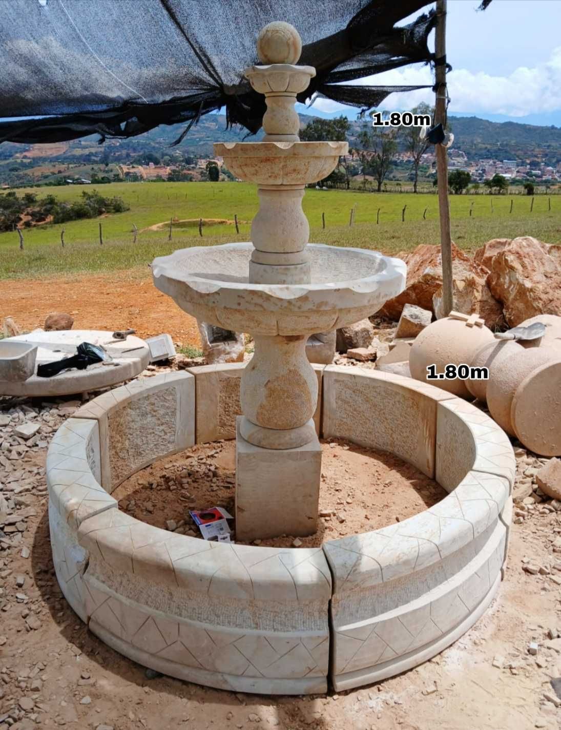 Fuente en piedra colonial clásica