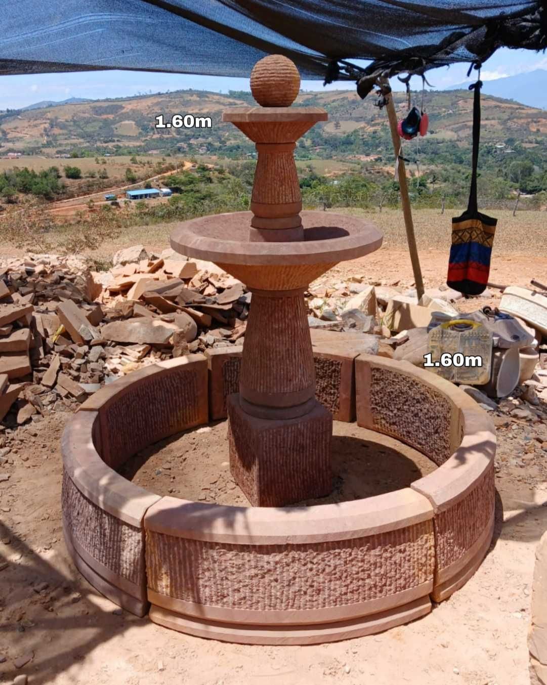 Fuente en piedra colonial clásica