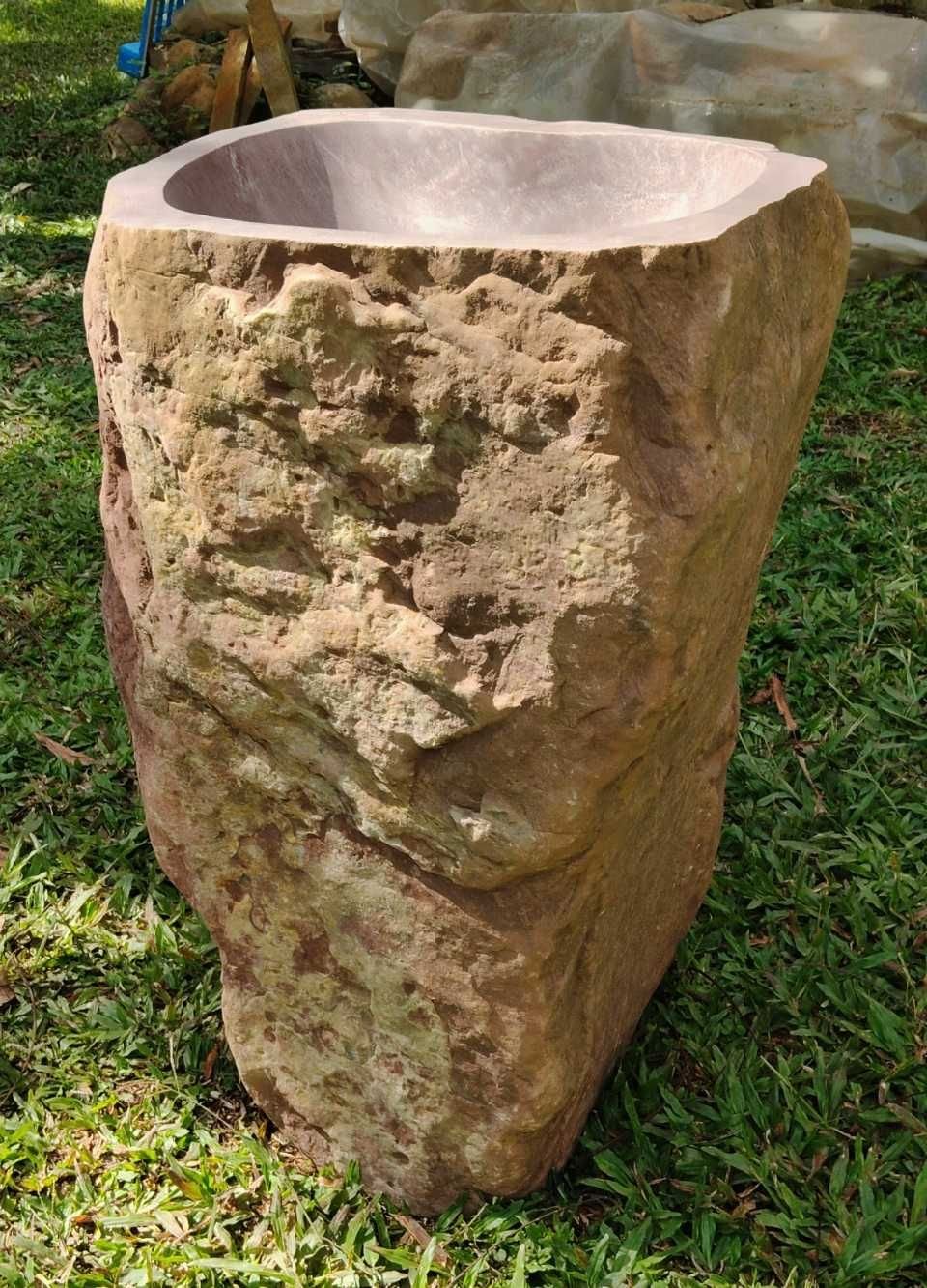 Lavamanos en piedra de rio pedestal monolítico