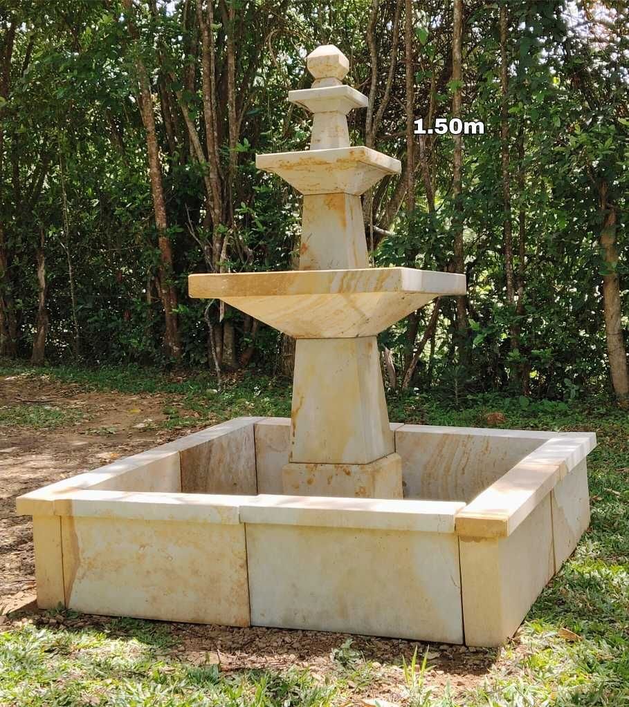 Fuente en piedra cuadrada